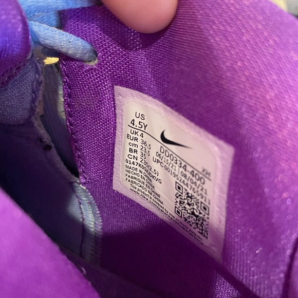 Nike Kyrie Infinity Youth (Aluminum) Basketball shoes. - Picture 4 of 5